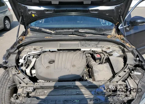 2022 Volvo Xc60 B5 Momentum z USA, uszkodzony, nr VIN YV4L12RKXN1004050